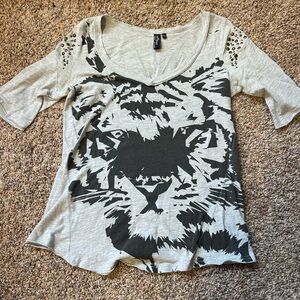 Black Poppy Gray Tiger Graphic Tee